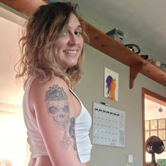 Meet your Posher, Shellby - Picture 2 of 4